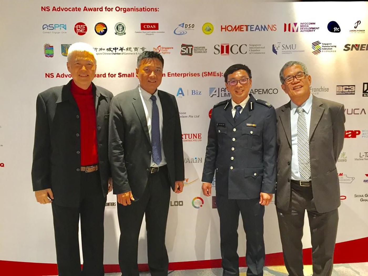 DAC (NS) Lim Kok Hwa (second from right) at the Total Defence Awards Dinner 2019, where SIT received the NS Advocate Award for Organisations.