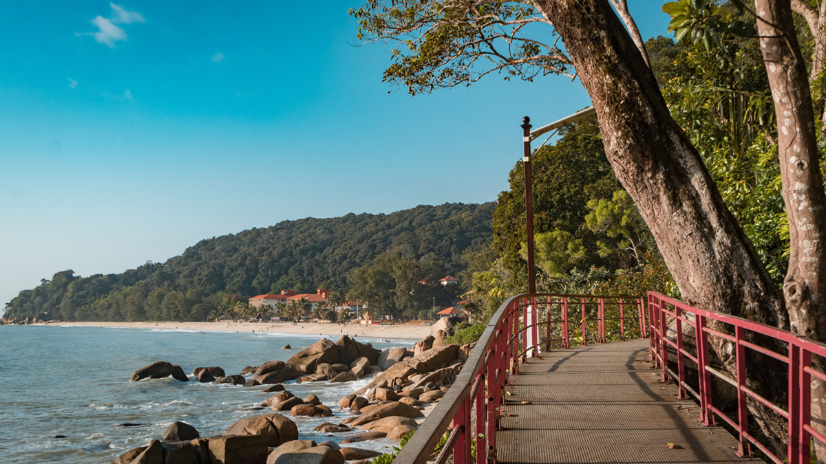 Stop at picturesque beaches along the drive from Singapore to Kuantan, Malaysia.