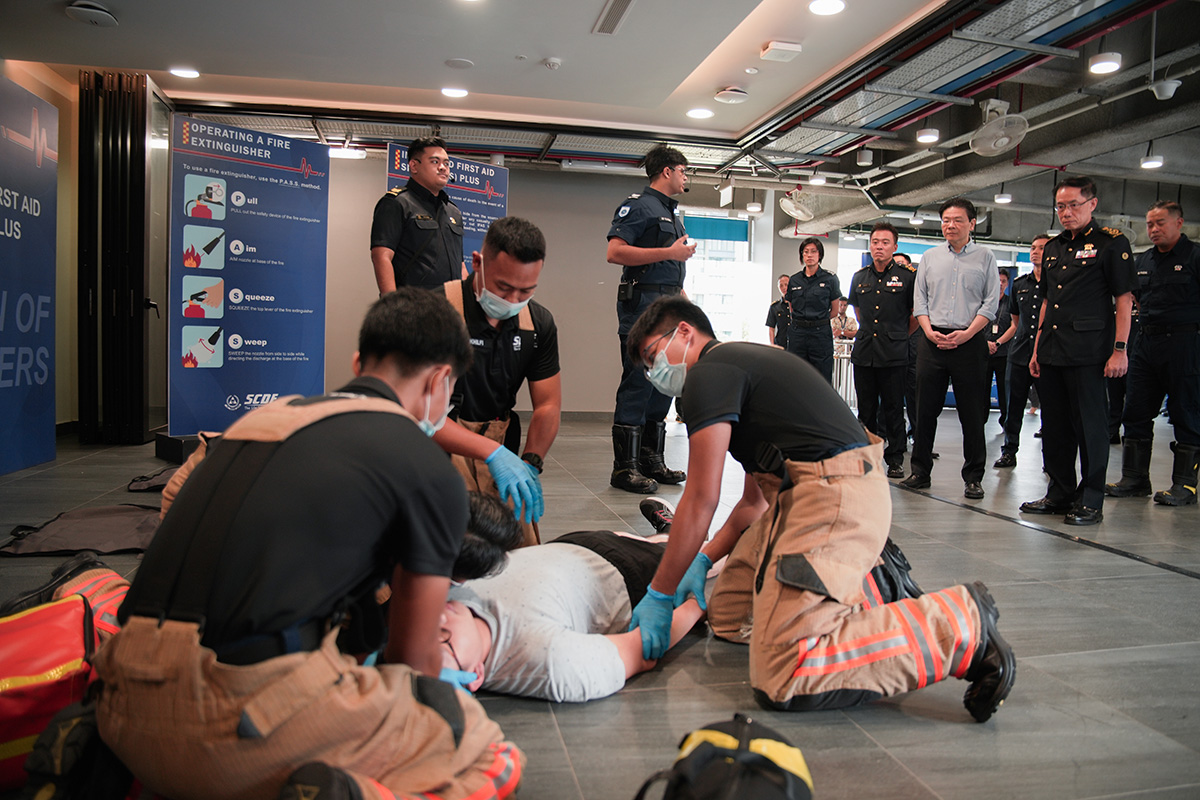 PM Wong observing the HPCPR demonstration by SCDF.