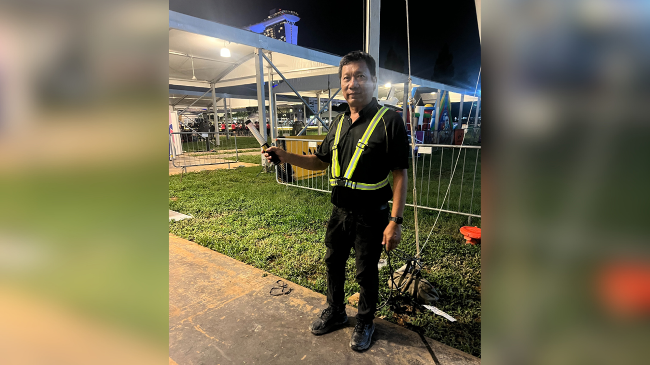During the recent IHH Healthcare x Singapore Sea Regatta, Azmi was on duty at The Promontory @ Marina Bay, managing crowd control and traffic marshalling.